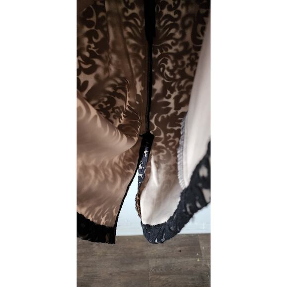 Xscape Lace Cold Shoulder Bell Sleeve Dress Black 16W - Picture 8 of 11